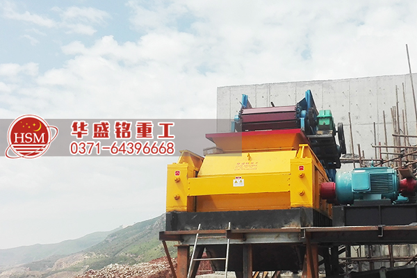 外貿(mào)訂單再創(chuàng)佳績，輥式破碎機(jī)出口國外。 